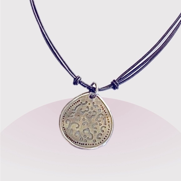 Silpada Carved Abalone a Silver Pendant Necklace N1446 - Picture 2 of 9